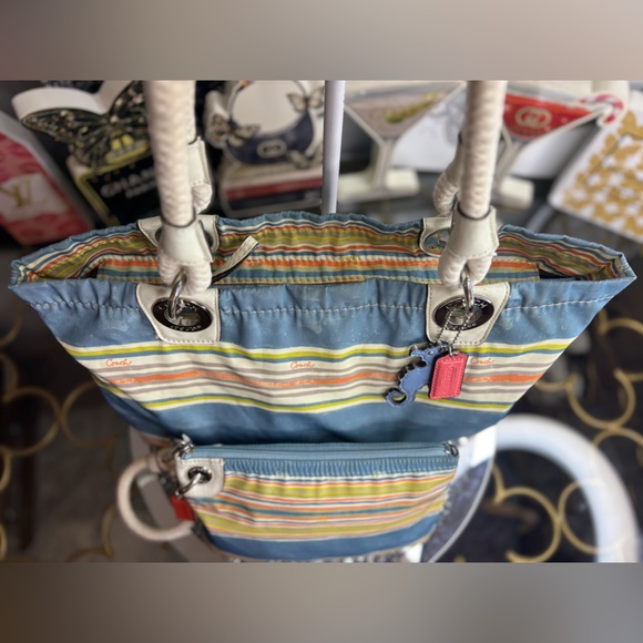 Coach 2011 Nautical East West Striped Beach Tote w/ matching wristlet - Picture 6 of 15